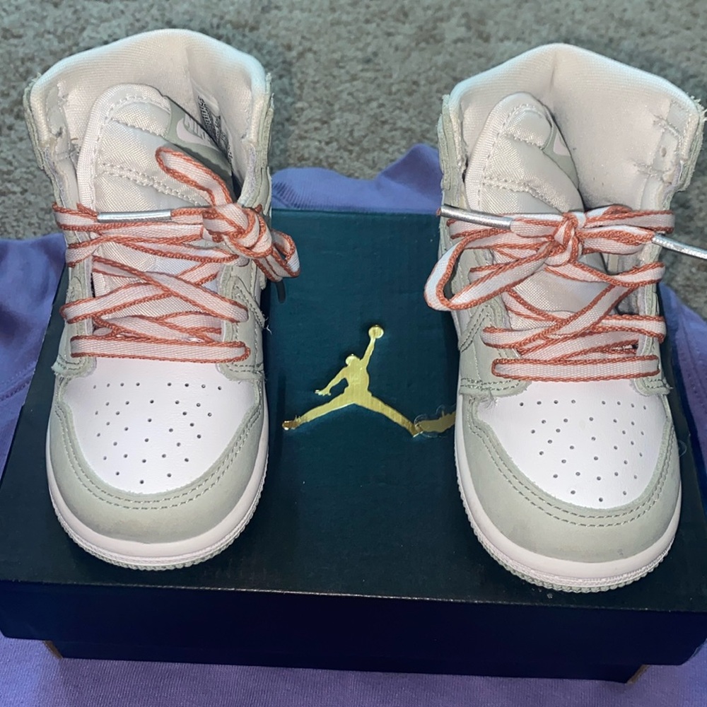 EUC Jordan 1 High OG size 7c (toddler)